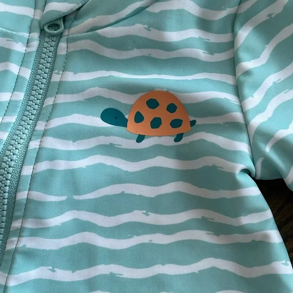 Carters Rash Guard - Picture 3 of 3